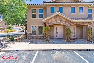Building Photo - 3 Bedroom Townhome In Fossil Hills!