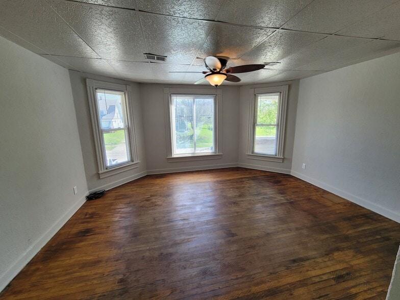 Living Room - 412 Fairview Ave