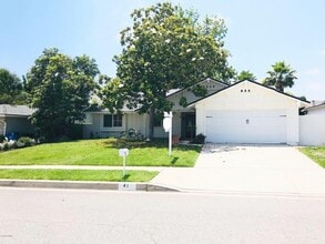 Building Photo - 41 Oakleaf Ave