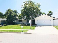 Building Photo - 41 Oakleaf Ave