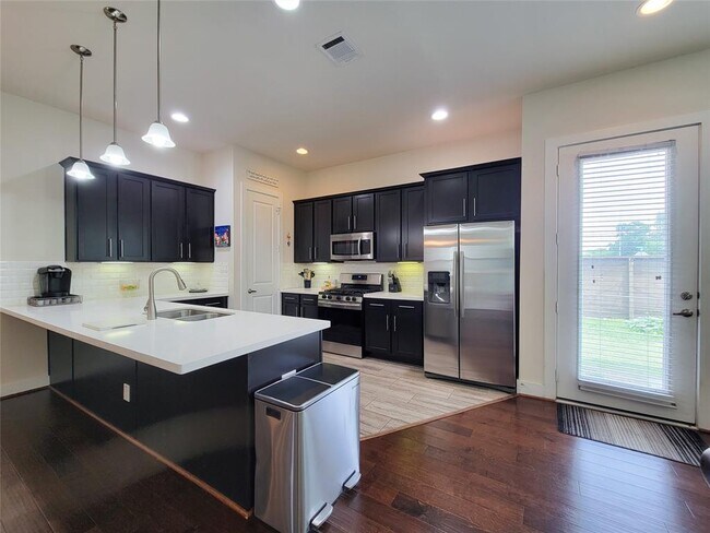 Building Photo - 1842 Parana Dr
