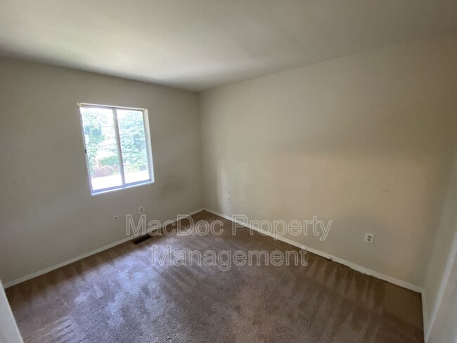 Building Photo - 729 Bellows Ave