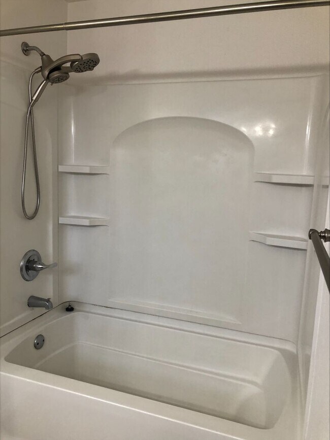 Building Photo - 3 Bedroom 2 Bath Single Family Home