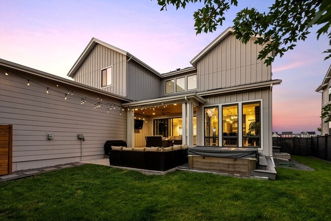 Building Photo - 6 Bedroom 5.5 Bathroom Single Family Home ...
