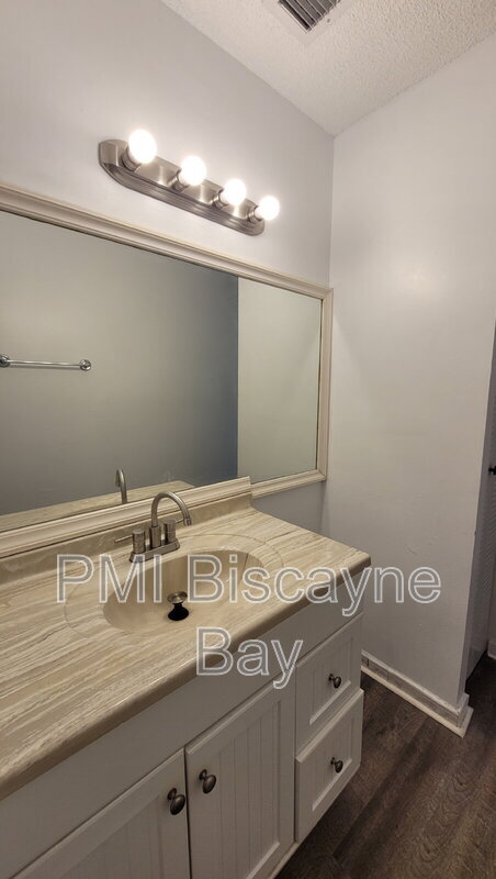 Building Photo - 415 NW 210th St