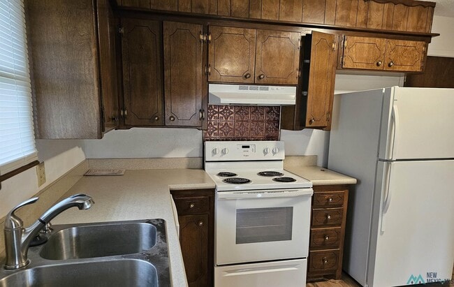 Building Photo - 2300 Moberly Dr