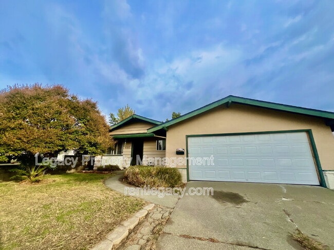 Building Photo - 280 Markham Ave