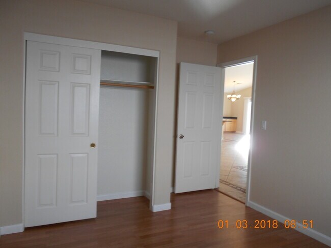 Building Photo - SPACIOUS Single Story in NLV!
