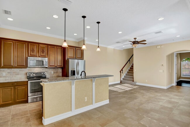 Building Photo - 7055 Primavera Ln