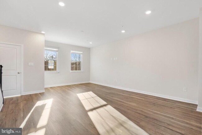 Building Photo - 7430 Fern Gully Way