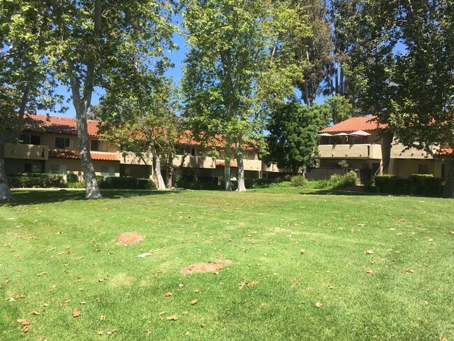 Primary Photo - Granada Gardens Apartments