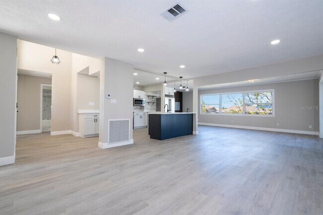 Building Photo - 809 59th Ave