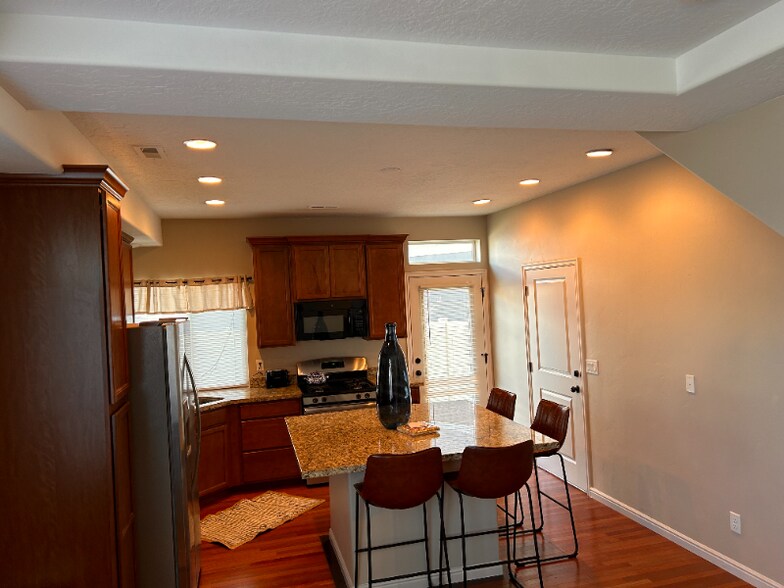 Building Photo - 405 S 740 E