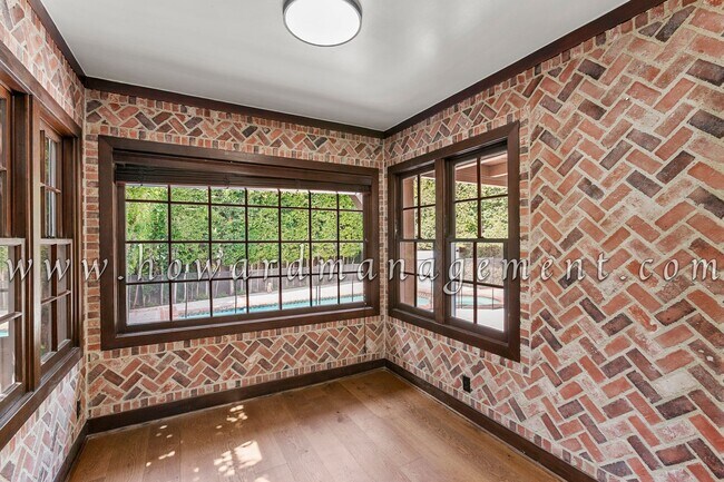 Building Photo - Contemporary Style 5bed/5bath Home with Ad...