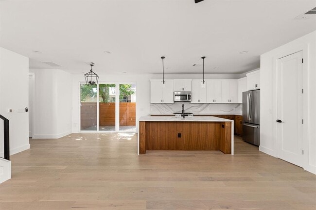 Building Photo - 2813 Prado St