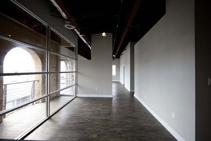 Building Photo - 319 N Mesquite St