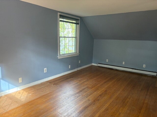 Building Photo - Hardwood floors and beautiful back yard in...