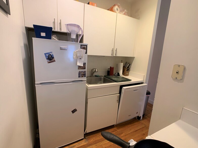 Building Photo - 229 W Canton St