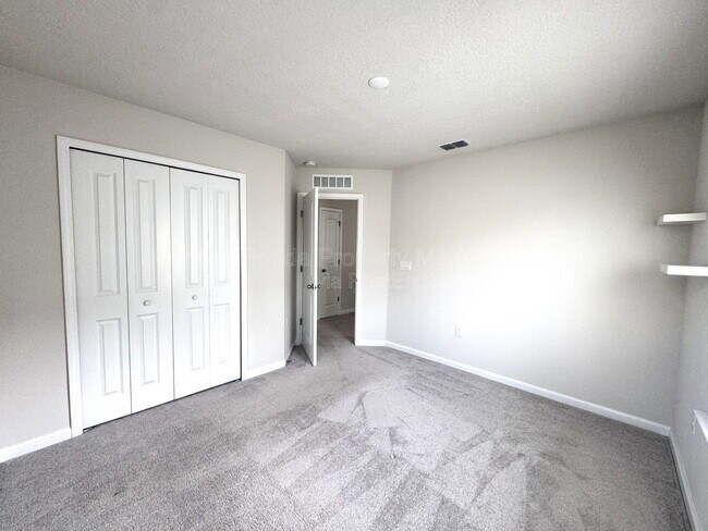 Building Photo - 5945 Glory Bower Dr