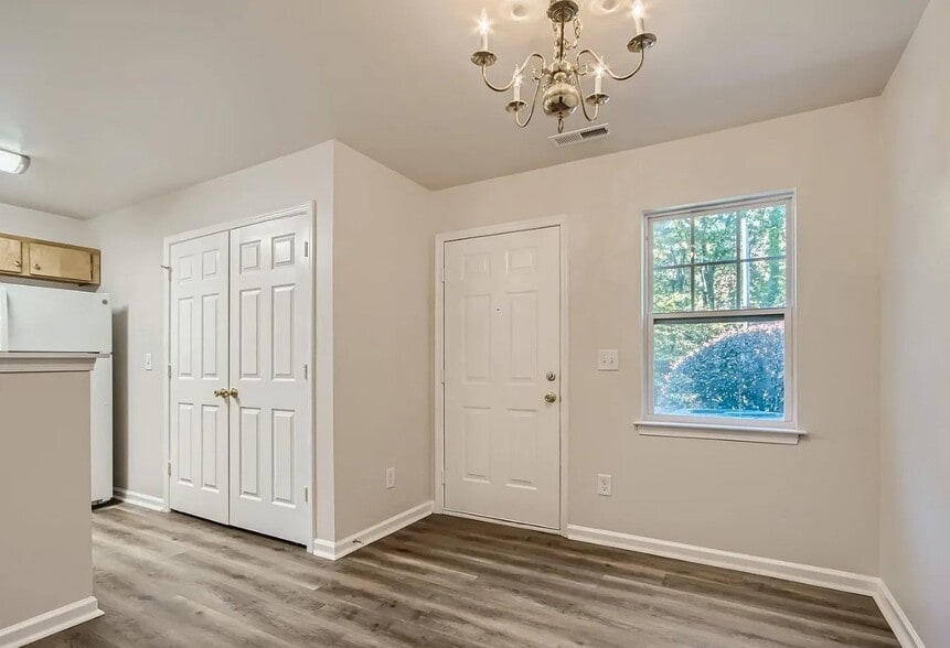 Building Photo - 307 Drury Dr