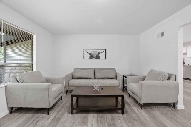 Building Photo - 2648 Garham Dr