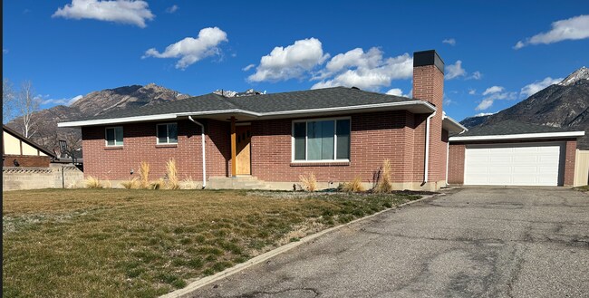 Building Photo - Beautifully Remodeled Cottonwood Heights Home!
