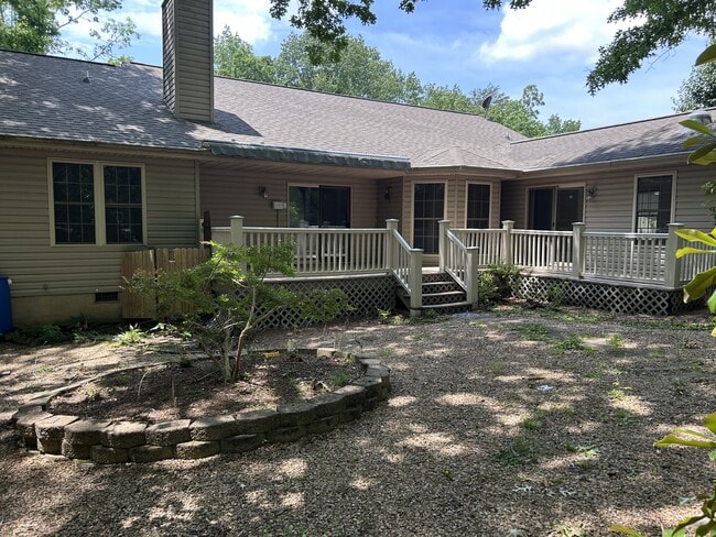 Building Photo - 129 Ivy Ln