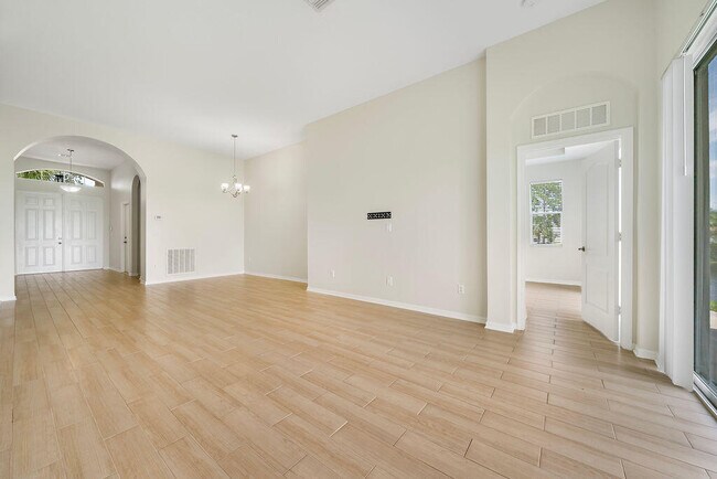Building Photo - 10419 SW Southgate Ct