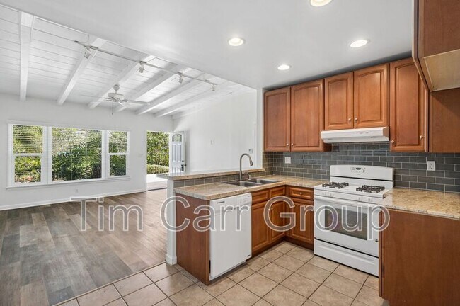 Building Photo - 375 E 20th St