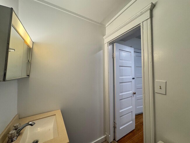 Building Photo - 40A Linden Ave