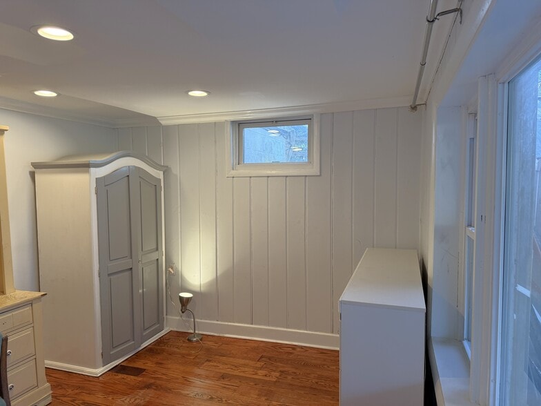 Building Photo - 9942 Frederick Rd