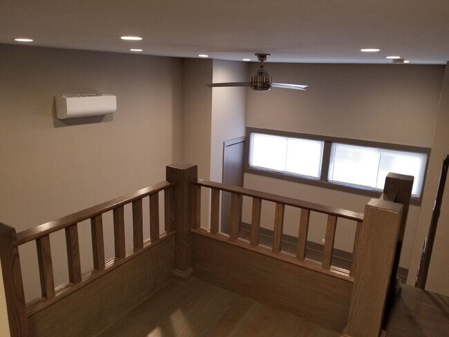 Building Photo - 2957 N Avers Ave