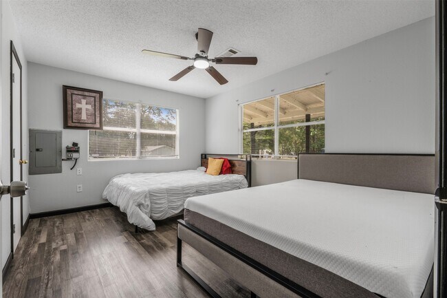 Building Photo - 541 Trails End Dr