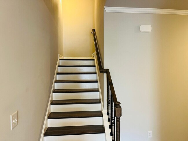 Building Photo - Wow! 4 bedroom 2.5 bathroom in Suwanee! Must See!!