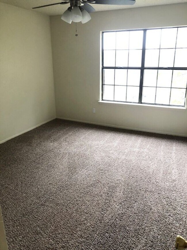 Building Photo - 2 BEDROOM CONDO BY UNT