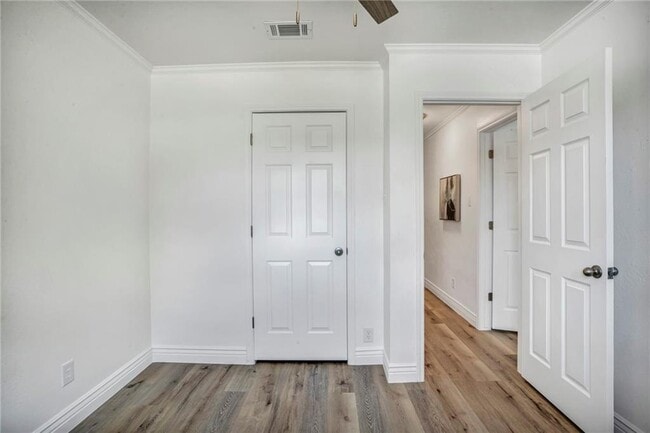 Building Photo - 2416 Village Walk