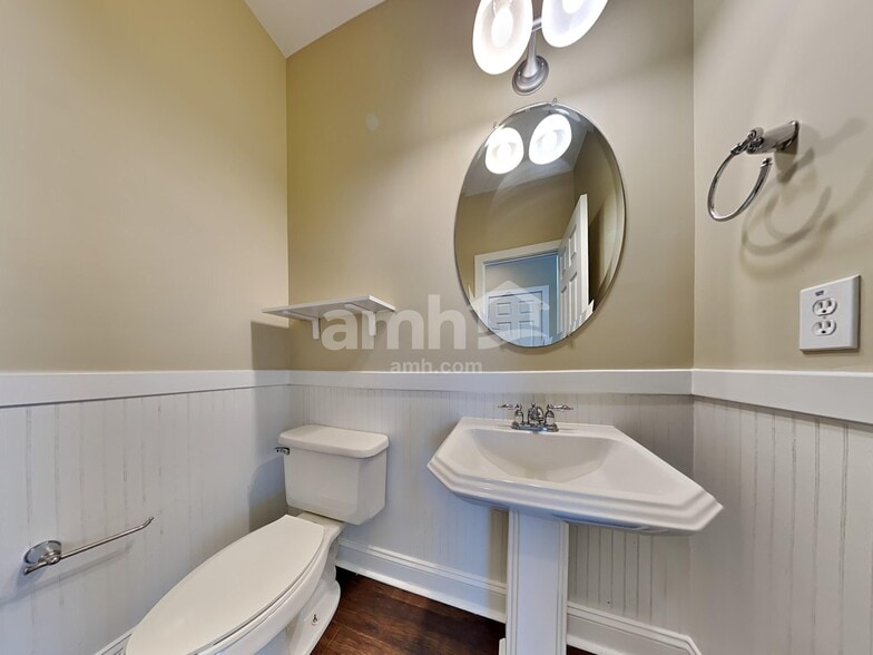 Building Photo - 1085 Moss Grove Dr