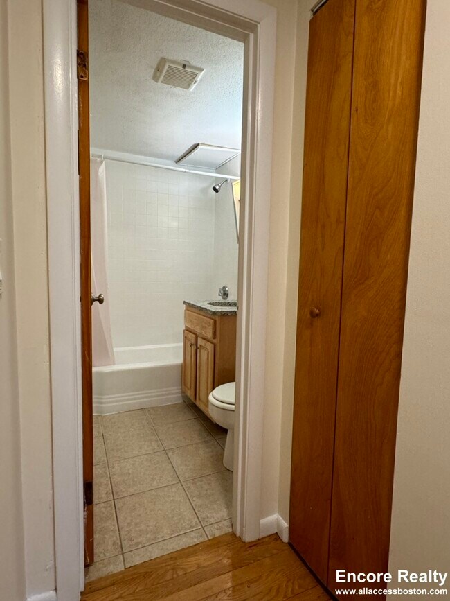 Building Photo - 110 Babcock St