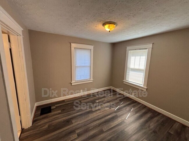 Building Photo - 963 N E St