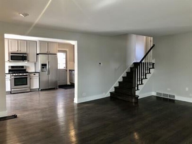 Building Photo - 4240 Gilbert Ave