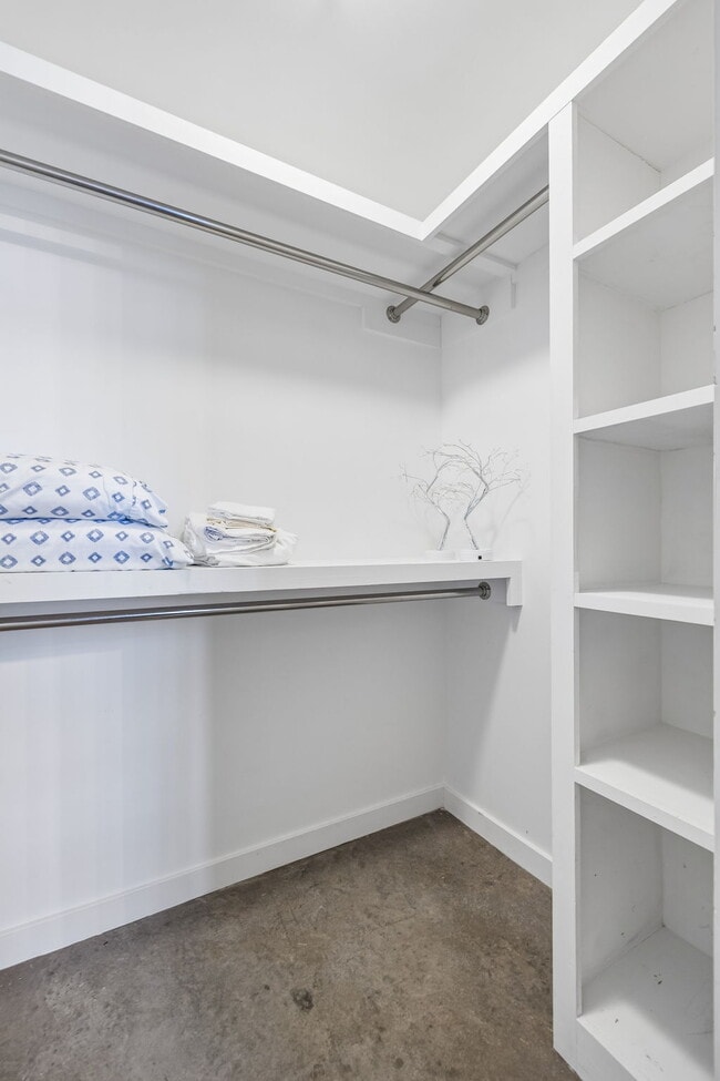 Building Photo - Move-In Ready ICON Condo in The Gulch, Designer Furnished Option, Rare Same-Floor Parking, 2BR wi...