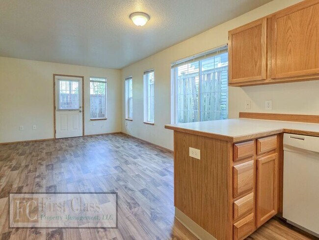 Building Photo - 1908 NE 46th Ave