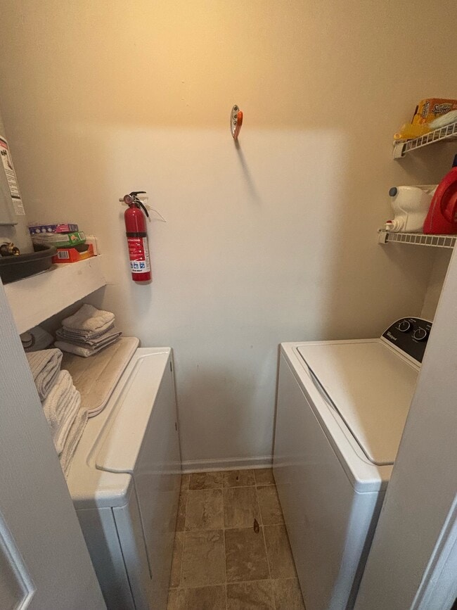 Building Photo - 1006 Brookhollow Dr