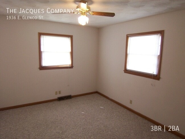 Building Photo - 1936 E Glenco St