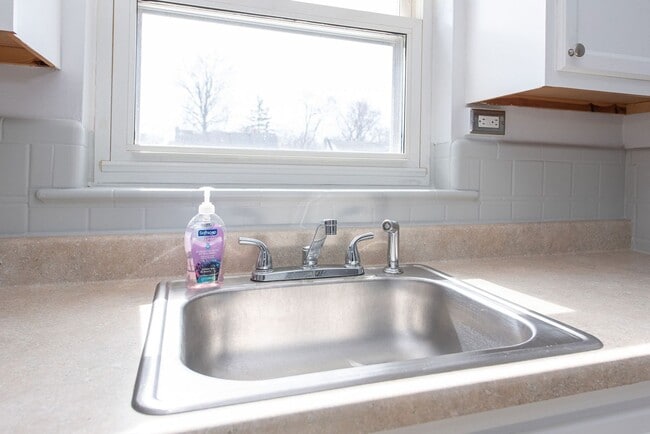 Building Photo - 3053 N Hegry Cir