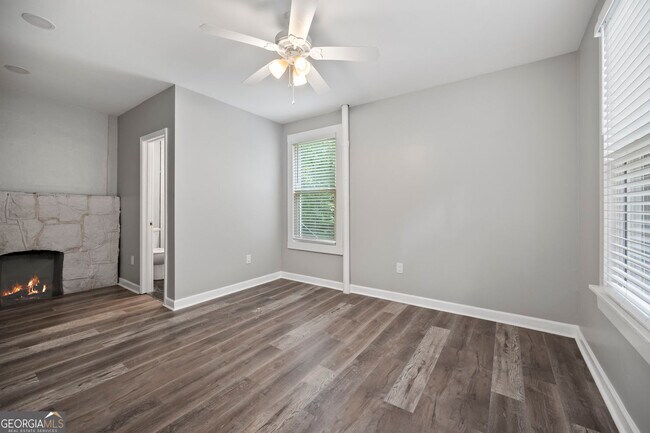 Building Photo - 1126 Briarcliff Pl NE