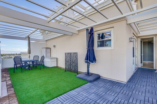 Building Photo - Large 2BR/2BA Condo with Spacious Balcony ...