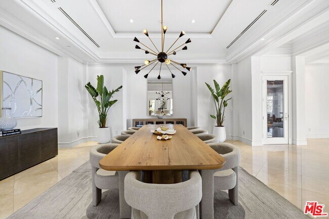 Building Photo - 360 Trousdale Pl