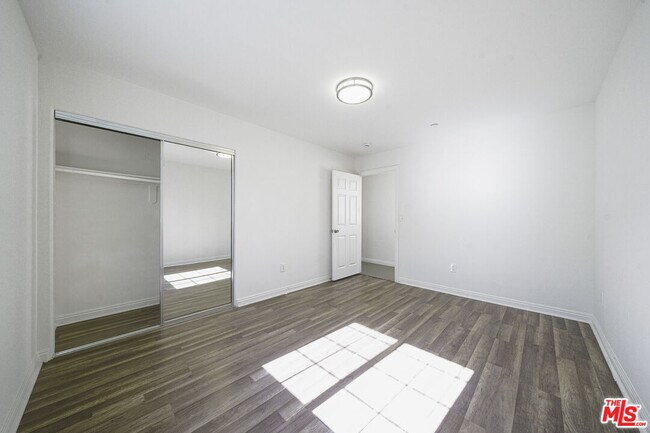 Building Photo - 10952 1/2 Wilmington Ave