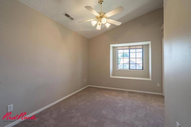 Building Photo - Spacious 6 Bedroom Home with a Balcony!